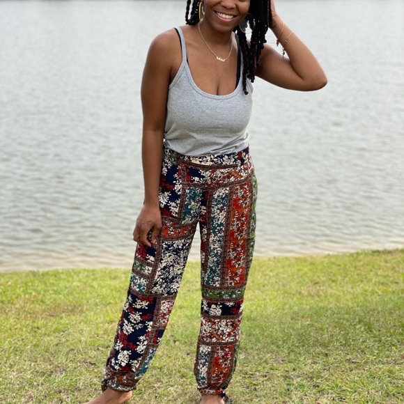 Floral patch multi color joggers with pockets - Picture 2 of 2